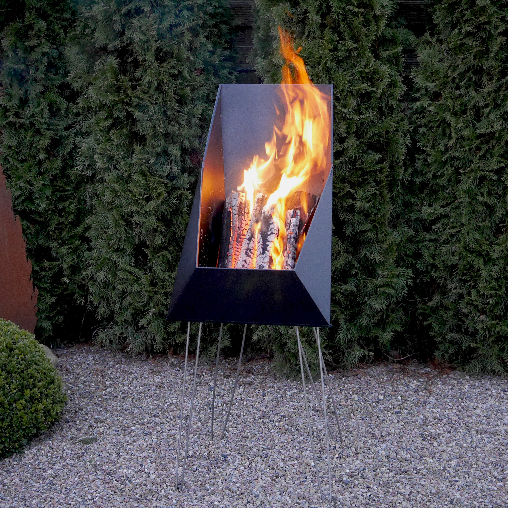 Outdoor-firepit-designer-fire-basket-black-VASNER-Merive-M4