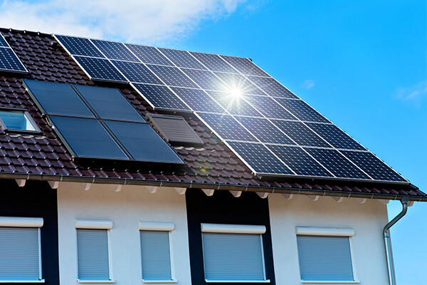 Zusammen mit einem Solarstromspeicher wird die Infrarotheizung als Photovoltaik Heizung verwendet