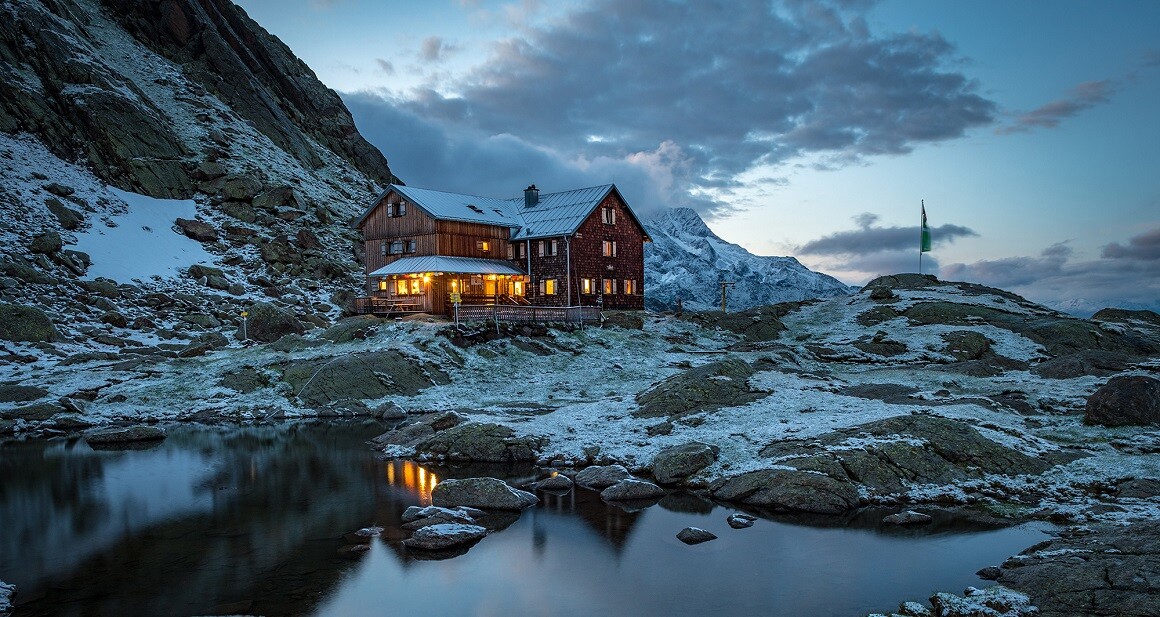 Infrarotheizungen reduzieren Stromverbrauch in alpiner Berghütte Bremer Hütte
